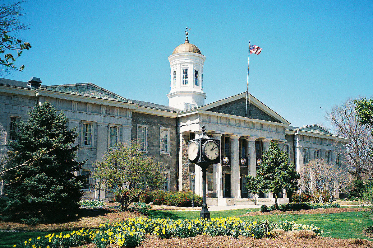 1200px-Towson_Courthouse-1